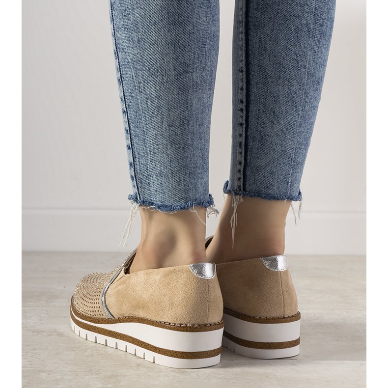 Srebrne półbuty wsuwane z ćwiekami GF-FD9 beżowy 1