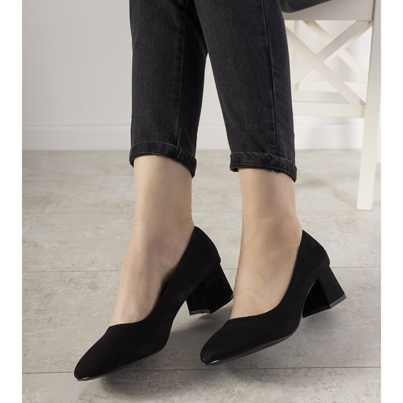 Czarne czółenka na słupku Always 1