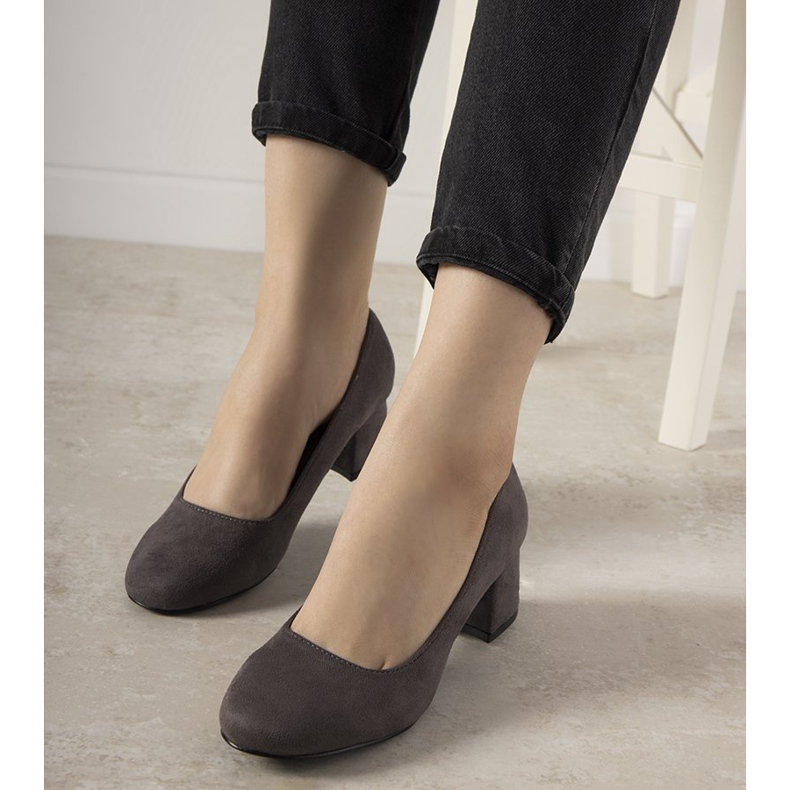 Szare czółenka na słupku Always 1