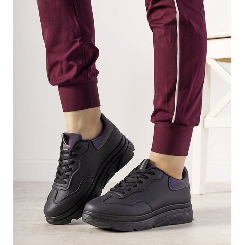 Czarne sneakersy z odblaskową wstawką Kaori 1