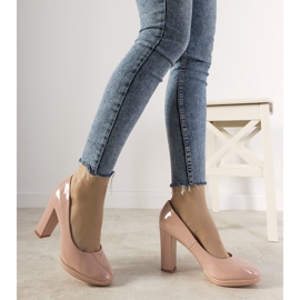 Różowe lakierowane czółenka na słupku Bellisima 1