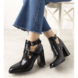 Czarne botki na słupku w motywie skóry krokodyla Maybelle 2