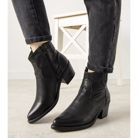 Czarne kowbojki z wyszywanym wzorem Mustgrow 1