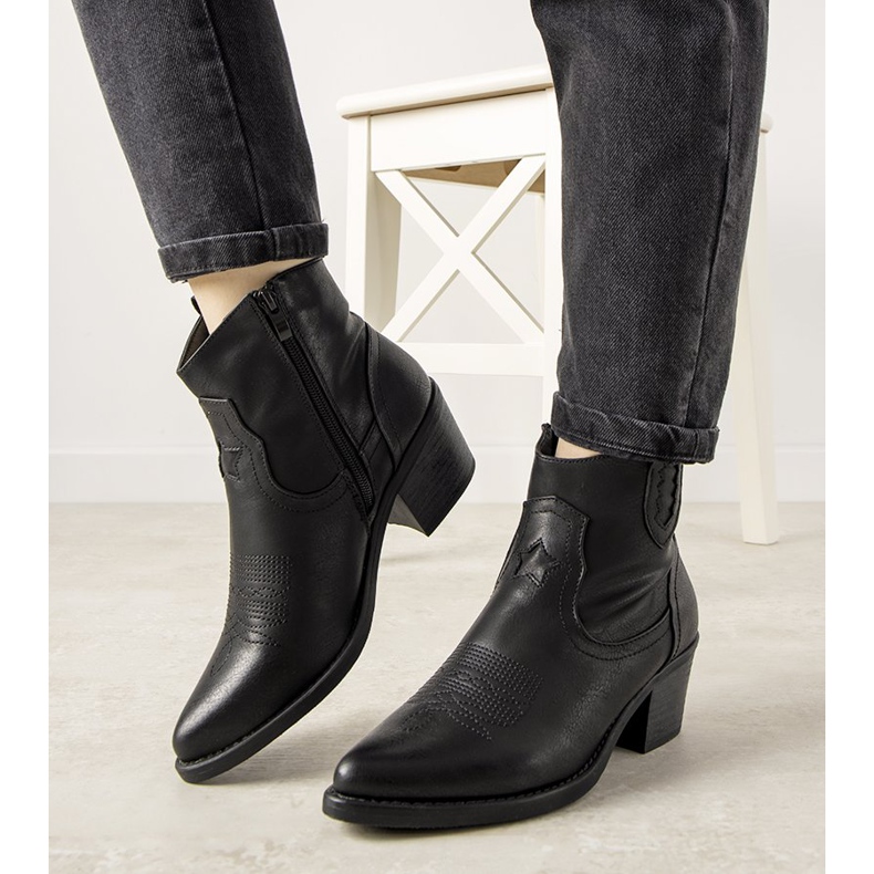 Czarne kowbojki z wyszywanym wzorem Mustgrow 1