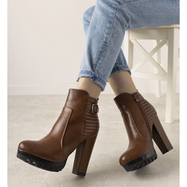 Camelowe botki na wysokim słupku Mango brązowe 1