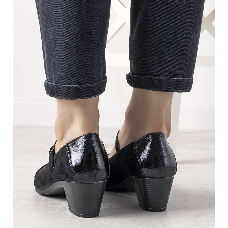 Czarne czółenka na słupku z lakierowanym noskiem Dessert 1