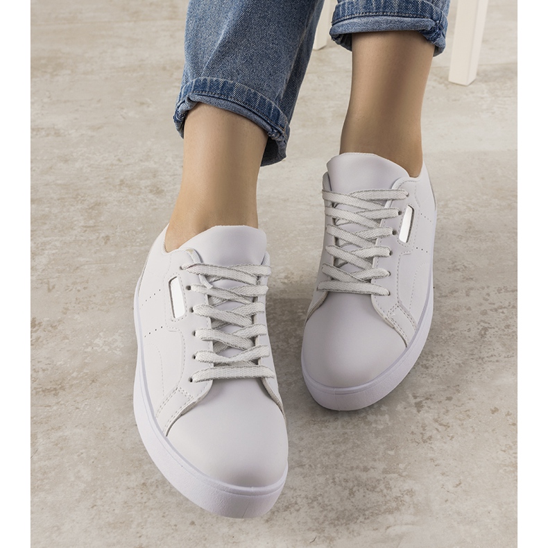 Biało srebrne sneakersy Boomshom białe 1