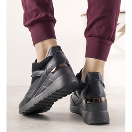 Czarne sneakersy w motywie skóry węża Halsey 1