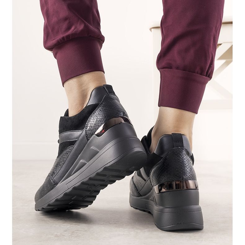 Czarne sneakersy w motywie skóry węża Halsey 1