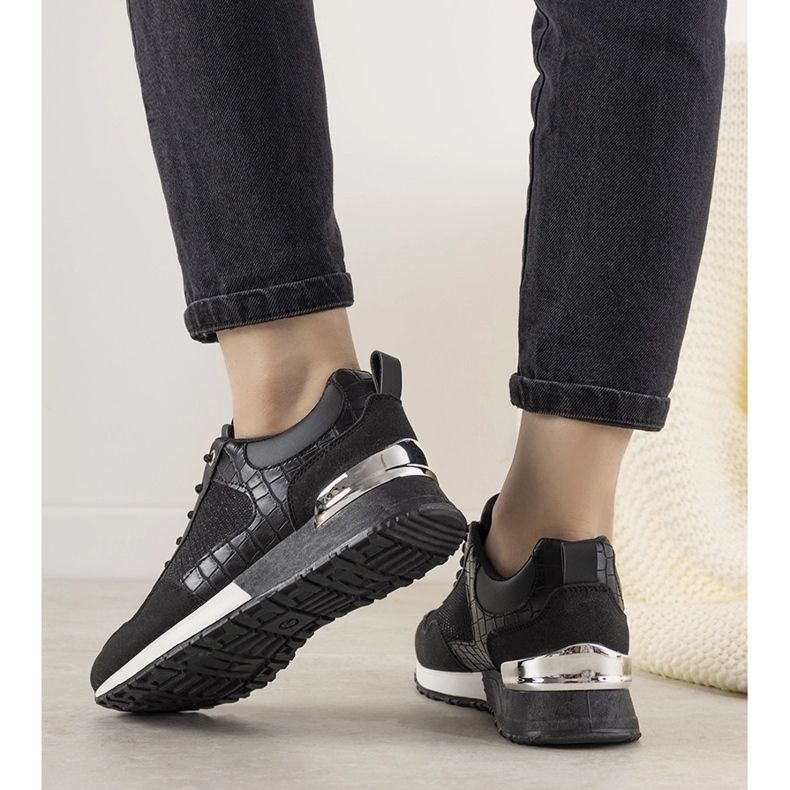 Czarne sneakersy z motywem skóry krokodyla Zariza 1