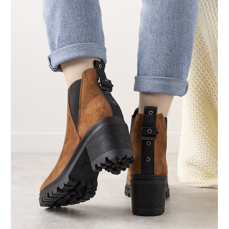 Camelowe botki na słupku Cissy brązowe 1