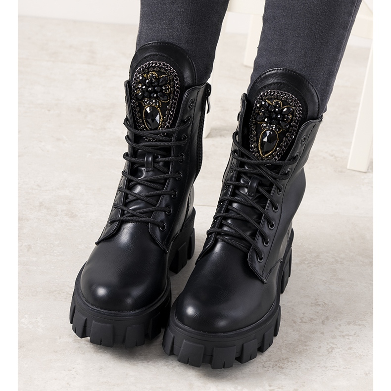 Czarne traperki z ozdobnym językiem Romaine 1