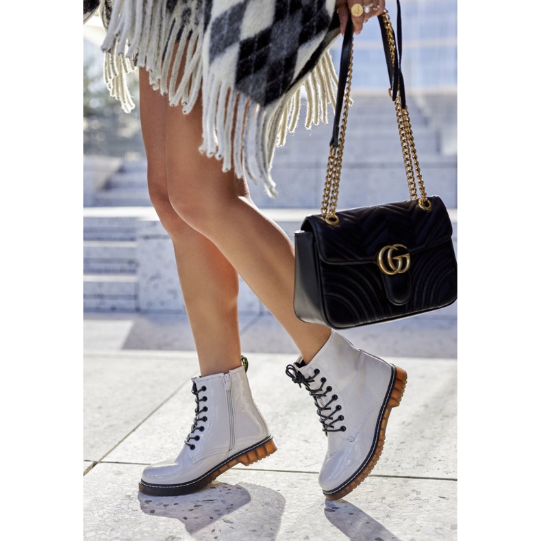 PE1 Botki Workery Lakierowane Na Suwak Białe Kolbie 2