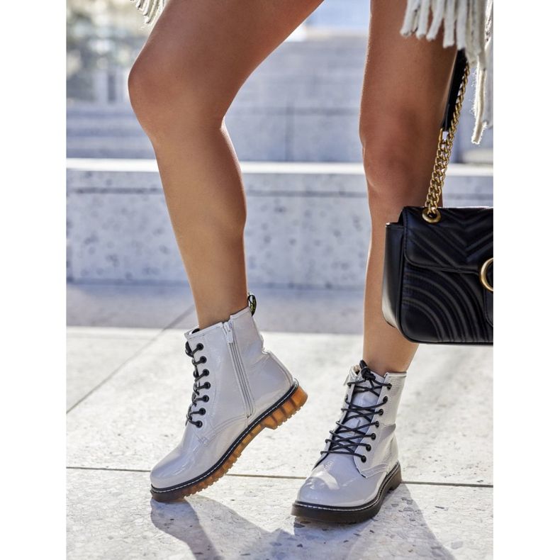 PE1 Botki Workery Lakierowane Na Suwak Białe Kolbie 1