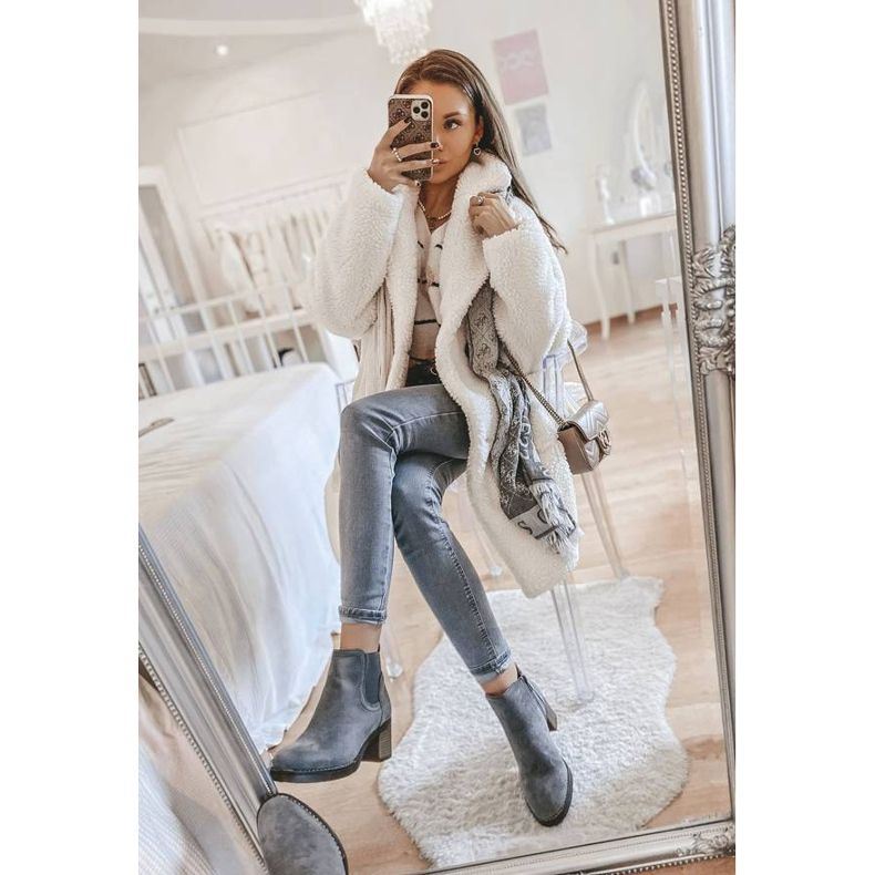 Szare botki na słupku Hanah 1