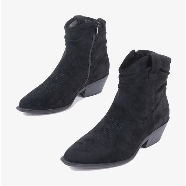 Czarne kowbojki na słupku Bowi Bowi 1