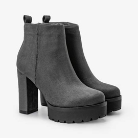 Szare botki na słupku Lulis 1