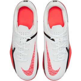 Buty piłkarskie Nike Phantom GT2 Club FG/MG Jr DC0823 167 wielokolorowe pomarańcze i czerwienie 1