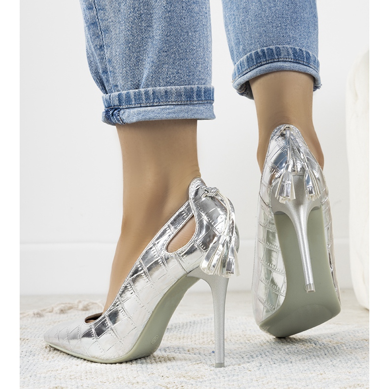 Srebrne szpilki z ozdobnymi wycięciami Permewan srebrny 1