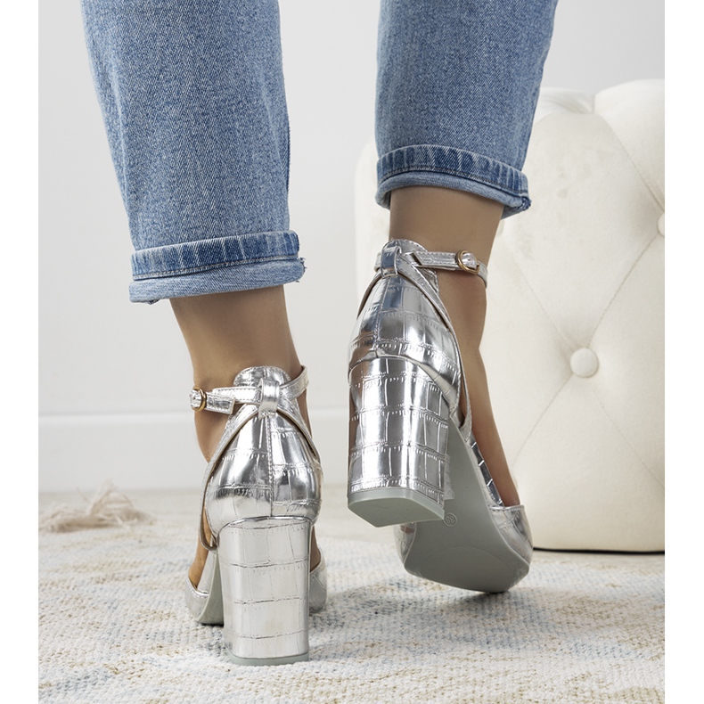 Srebrne czółenka na słupku Davies srebrny 1