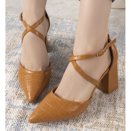 Brązowe czółenka na słupku Strutt 1