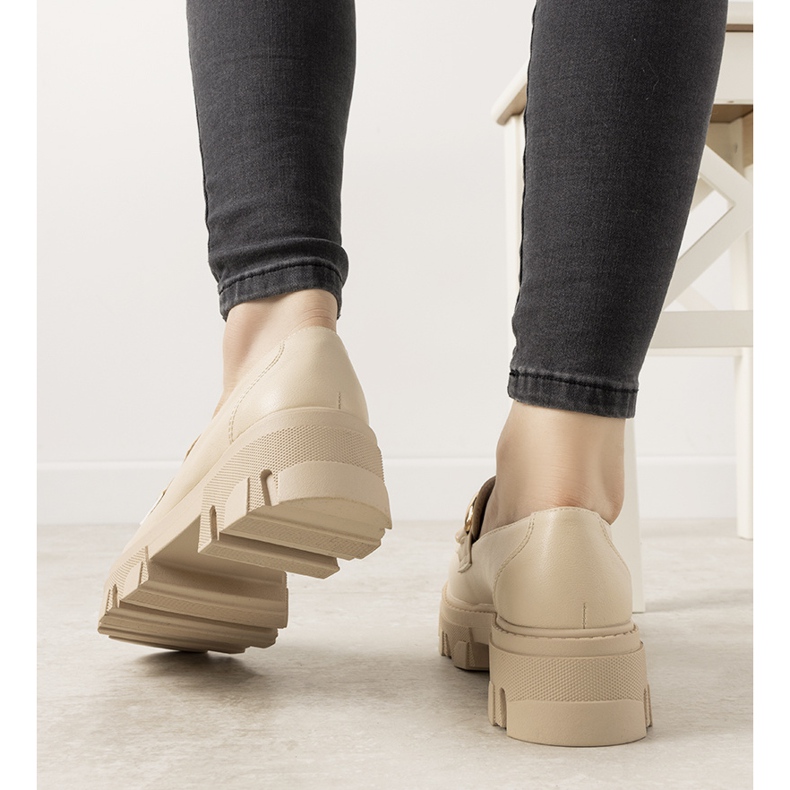 Beżowe mokasyny na wysokiej podeszwie Reyna beżowy 1