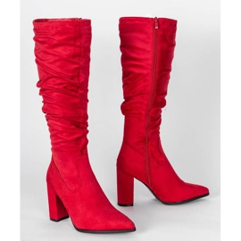 Czerwone kozaki na wysokim słupku Swing 1