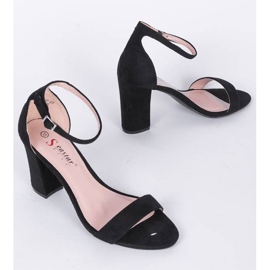 Czarne sandały na słupku Bethany 1