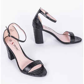 Czarne sandały na słupku Millo 1