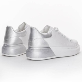 Białe buty sportowe ze srebrną cholewką Run 3