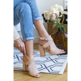 Kremowe botki na słupku Lovely Thing beżowy 1