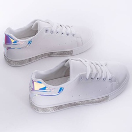 Białe sportowe buty z holograficzną ozdobą Ciri niebieskie 1