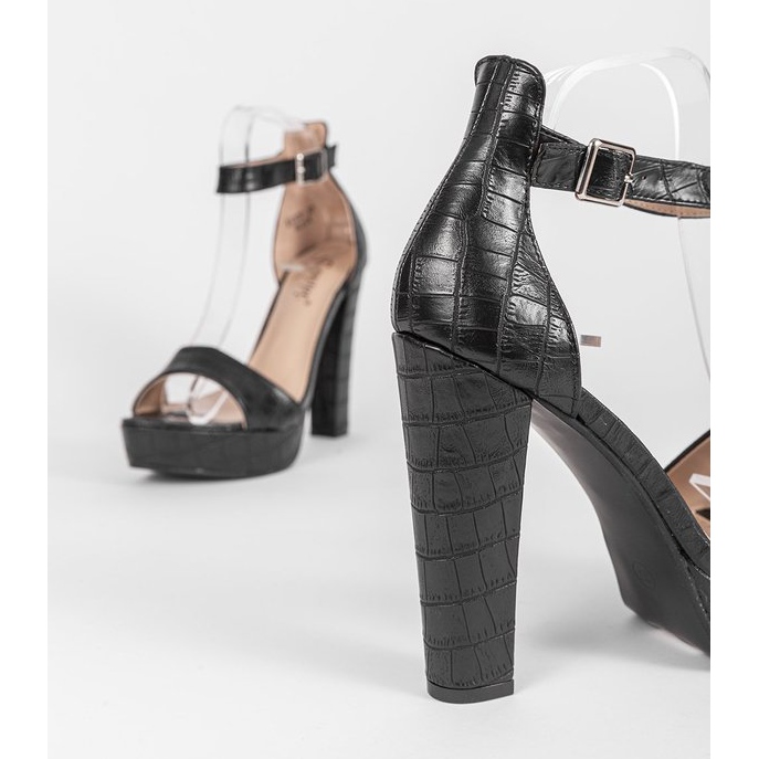 Czarne sandały na słupku Dolores 2