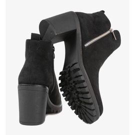 Czarne botki na słupku Tiny 1