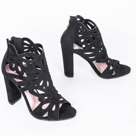 Czarne botki z wycięciami Leah 1