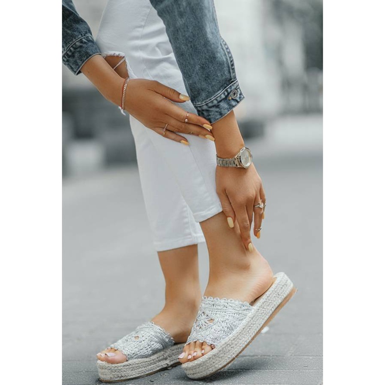 Srebrne klapki na platformie Sudden Draft srebrny 1