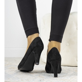 Czarne czółenka na słupku z eko-skóry Sara 1