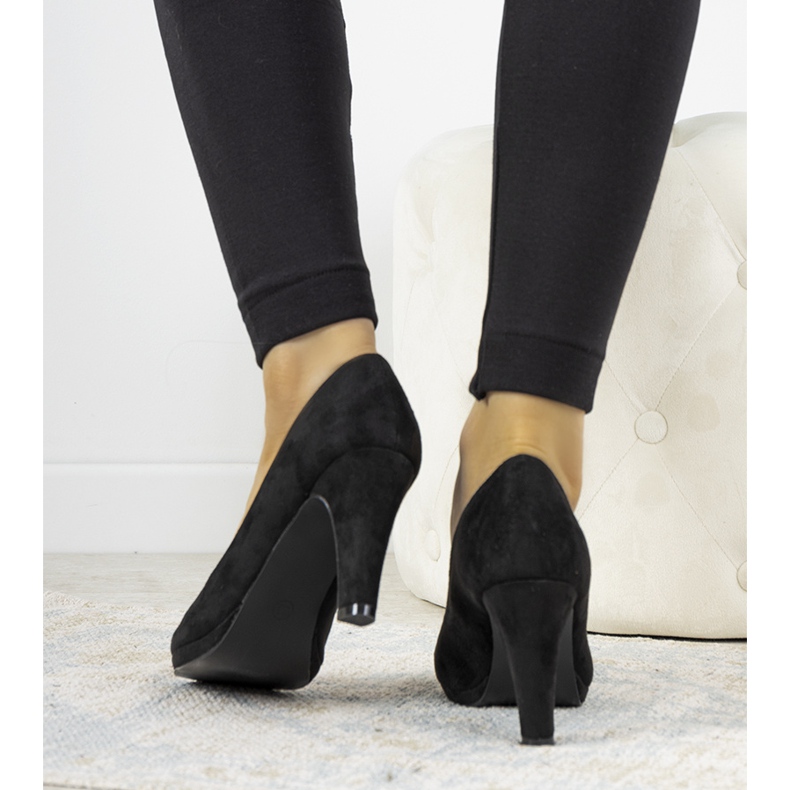 Czarne czółenka na słupku z eko-skóry Sara 1