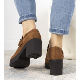 Beżowe półbuty na słupku Leonie khaki 1