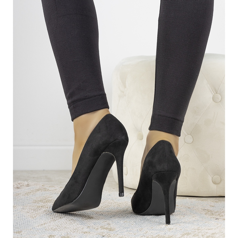 Czarne klasyczne szpilki zamszowe Hyirnar 1