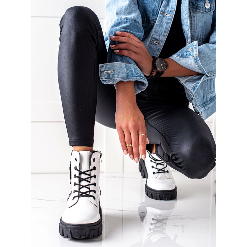 TRENDI Białe Wiązane Workery Na Platformie 1