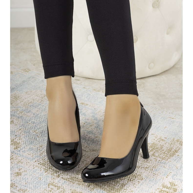 Czarne lakierowane czółenka na słupku Zamora 1