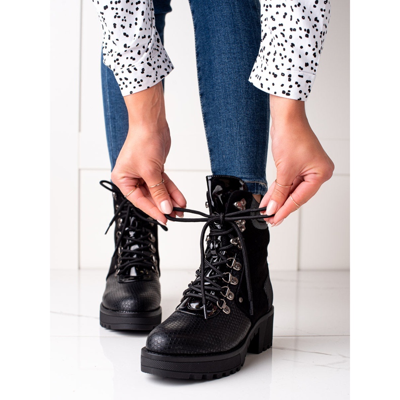 Janessa Czarne Workery Snake Print 1