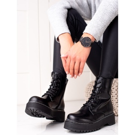 Evento Czarne Trapery Na Platformie 1