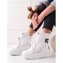 Polyskujące Śniegowce VINCEZA białe 1