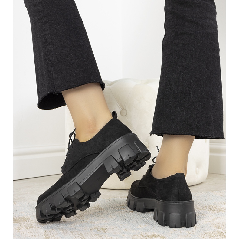 Czarne półbuty na grubej podeszwie Melisande 1