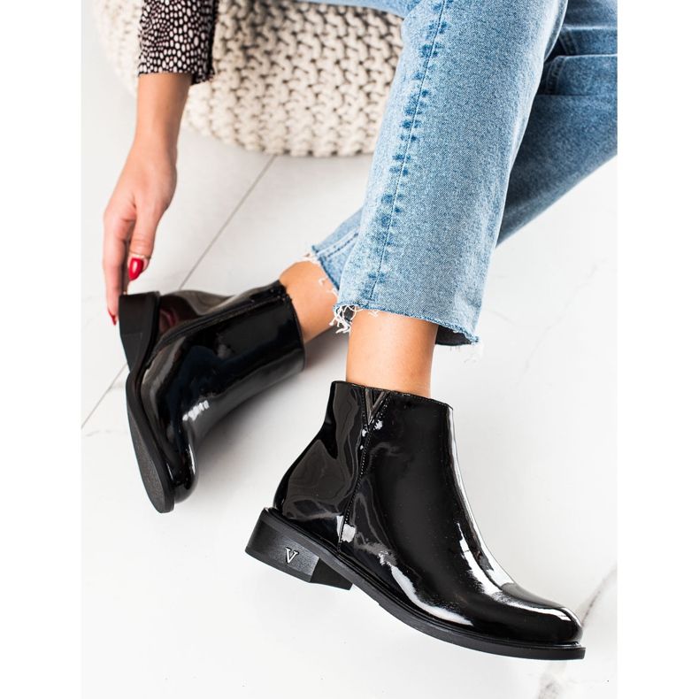 Czarne Lakierowane Botki VINCEZA 1