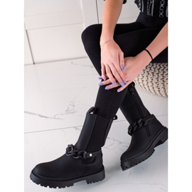 TRENDI Czarne Workery Z Ozdobnym Paskiem 1