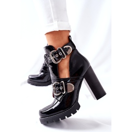 Botki Na Słupku Czarne Lakierowane Klamra Bramshall 2