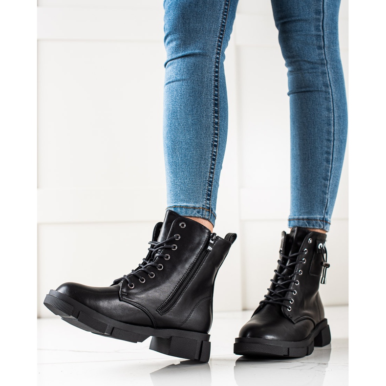 Goodin Czarne sznurowane workery z ozdobą 1